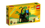 LEGO 40567 Forestmen Forest Hideout Building Set，Collectible Display Set（258 Pieces）