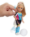 Barbie Dreamhouse Adventures Chelsea Doll, 6-Inch Blonde in Soccer Uniform, with Soccer Playset and Accessories, Gift for 3 to 7 Year Olds