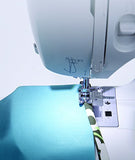 SINGER Fashion Mate 3333 Free-Arm Sewing Machine including 23Built-In Stitches Fully Built-in