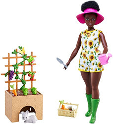 Barbie Doll and Gardening Playset Doll (11.5 in Brunette, Curvy), Pet Bunny, Lattice with Plug-and-Play Produce and Garden Accessories, Gift for 3 to 7 Year Olds