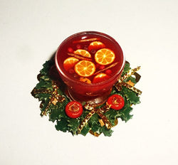 Spicy apple cider with cinnamon and orange slices + Christmas wreath. Dollhouse miniature 1:12 OOAK