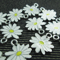 Np Supplies 12 Little White Yellow Daisy Flower Charms Enamel Charm Pendant (NS298)