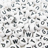 TOAOB 800Pcs 7mm White Round Acrylic Letter Beads for DIY